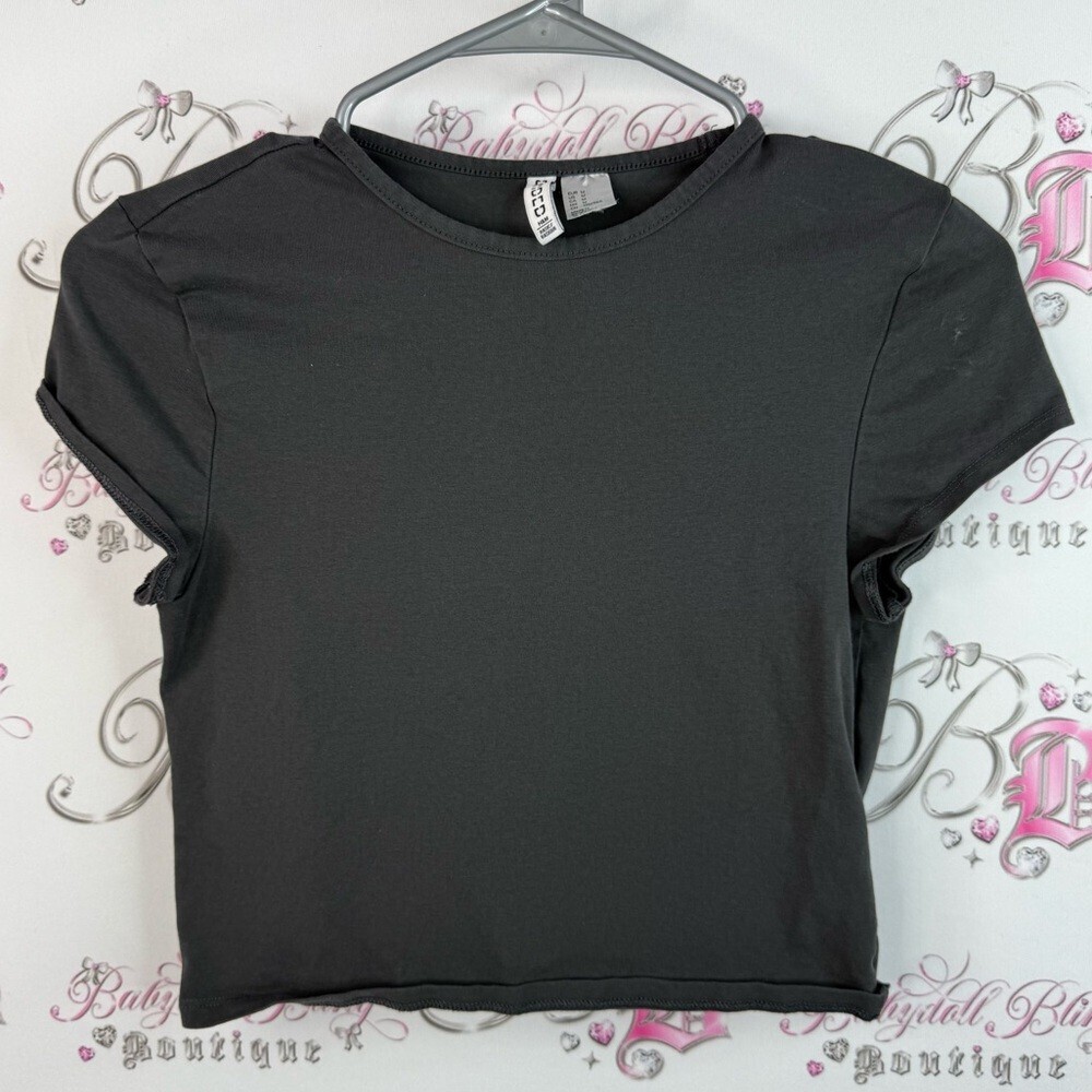 Divided T-shirt grey Black Crewneck Cropped Tee stretchy crop